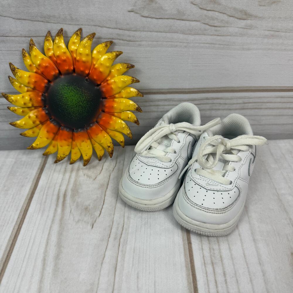 Kids Nike Air Force 1 Low White Leather Lace Up Sneakers Size 4C